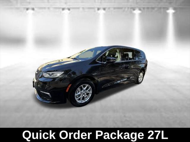 Certified 2023 Chrysler Pacifica Touring-L FWD image 3