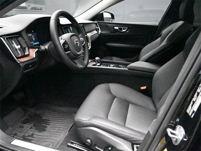 Used 2024 Volvo V60 B5 Cross Country Plus image 14