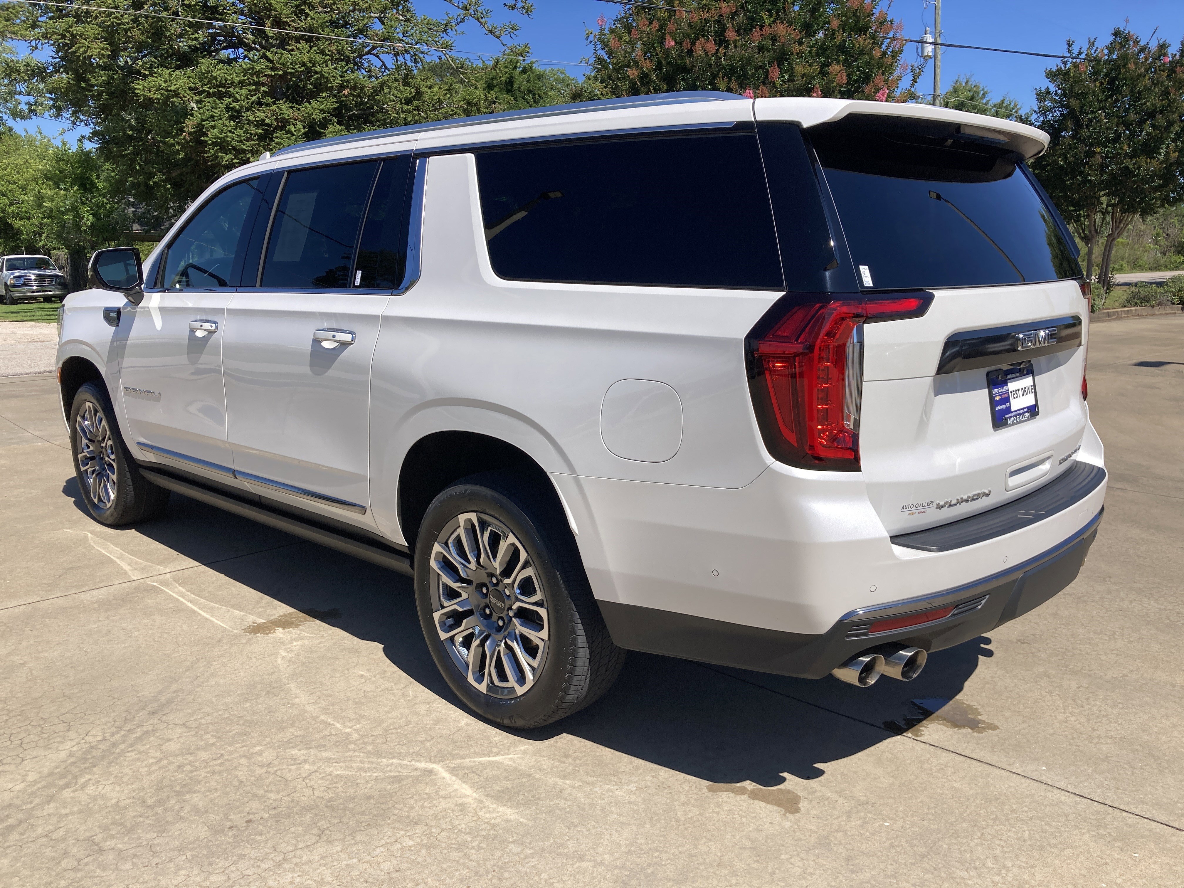 Certified 2024 GMC Yukon XL Denali Ultimate AWD/4WD image 8