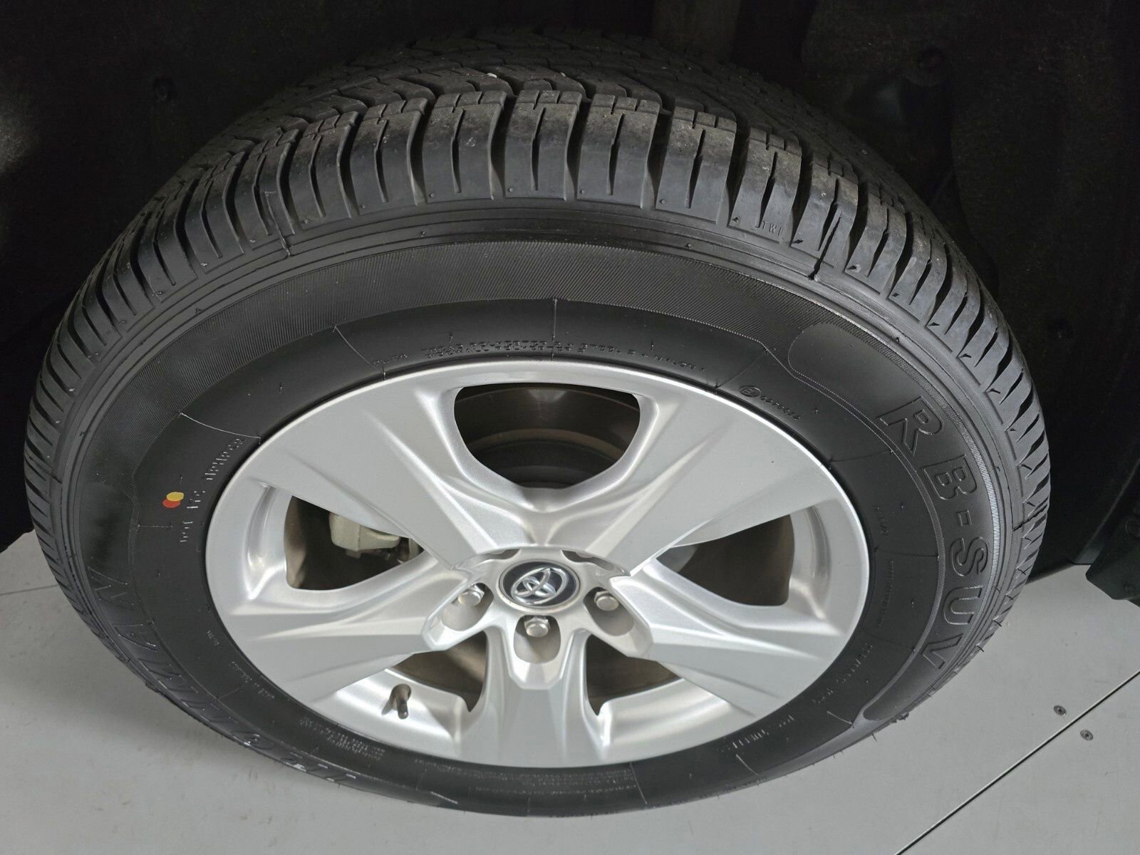 Used 2020 Toyota RAV4 XLE w/ Carpet Mat Package image 11