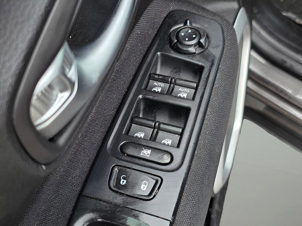 Used 2018 Jeep Renegade Latitude image 18
