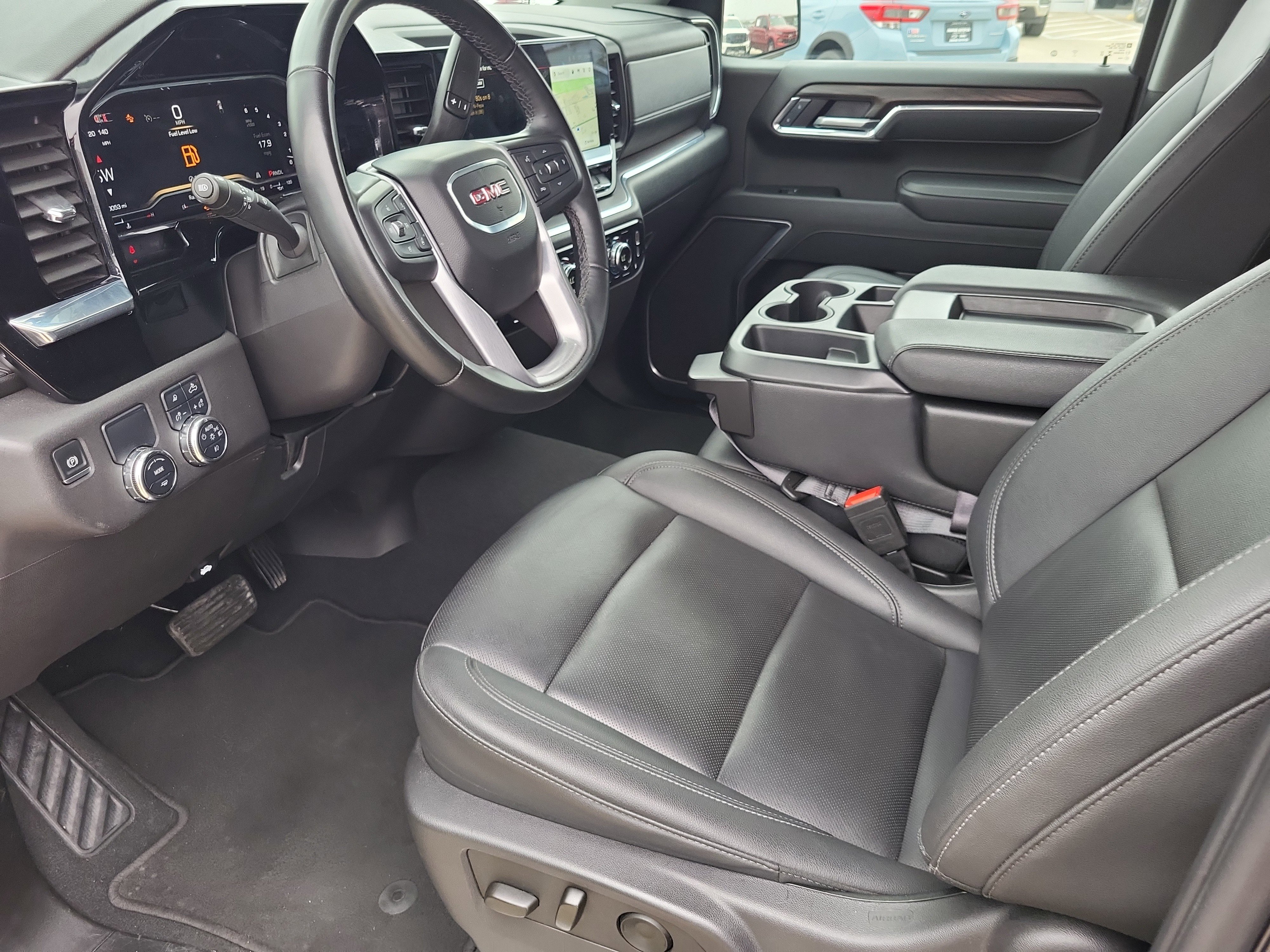 Used 2025 GMC Sierra 1500 SLT image 14