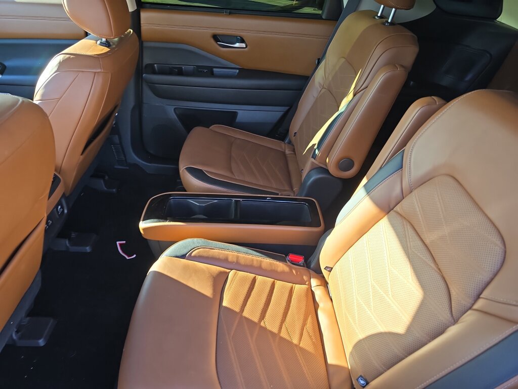 Used 2022 Nissan Pathfinder Platinum w/ Lighting Package (N93) image 12