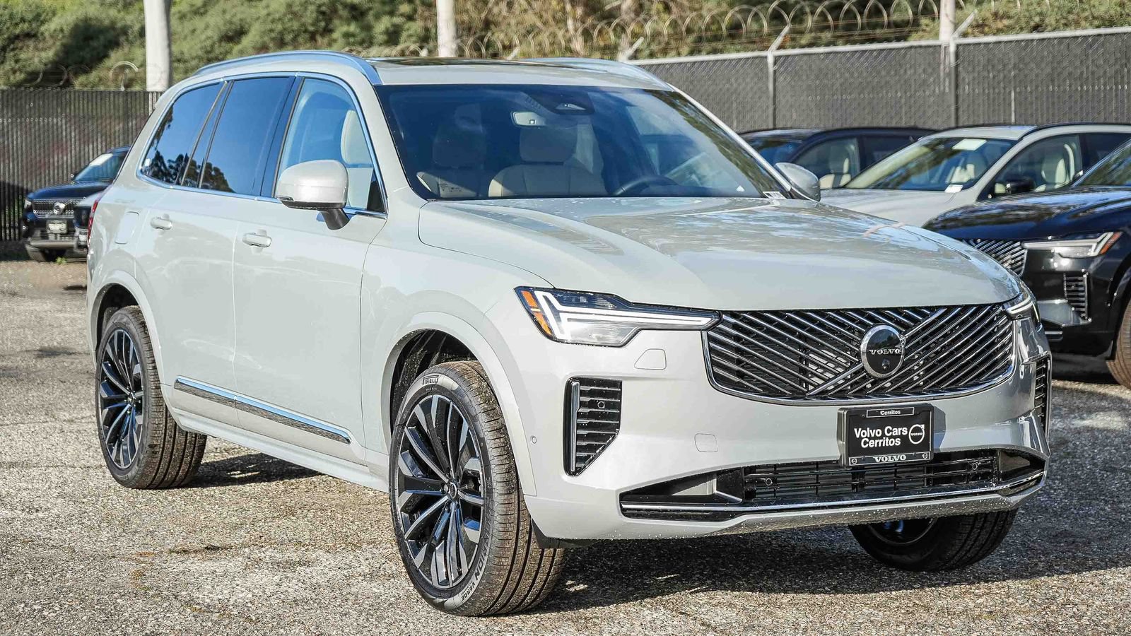 New 2026 Volvo XC90 T8 Plus w/ Protection Package Premier AWD/4WD image 3