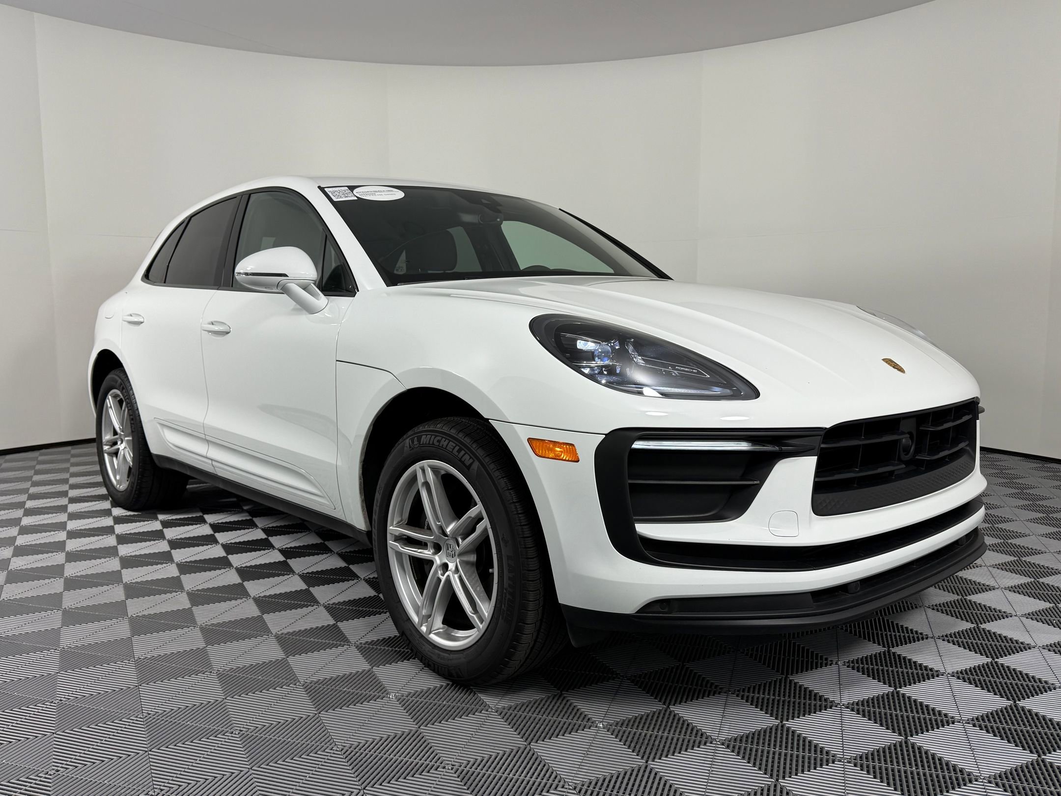 Used 2025 Porsche Macan image 7