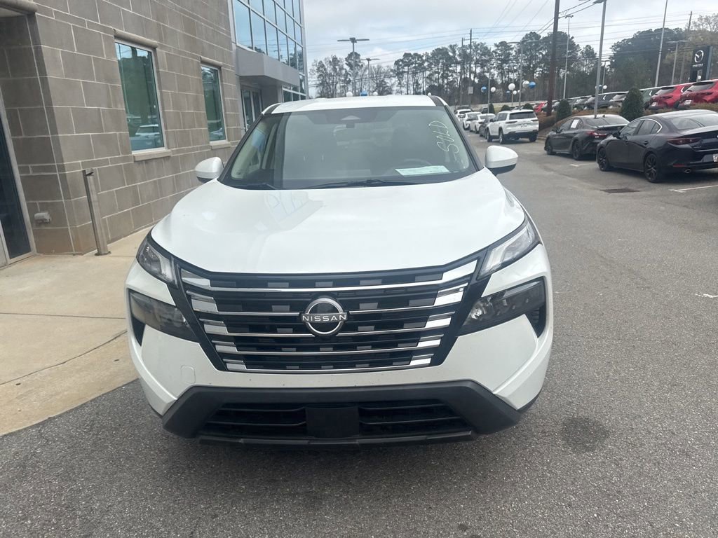 Used 2025 Nissan Rogue SV image 2