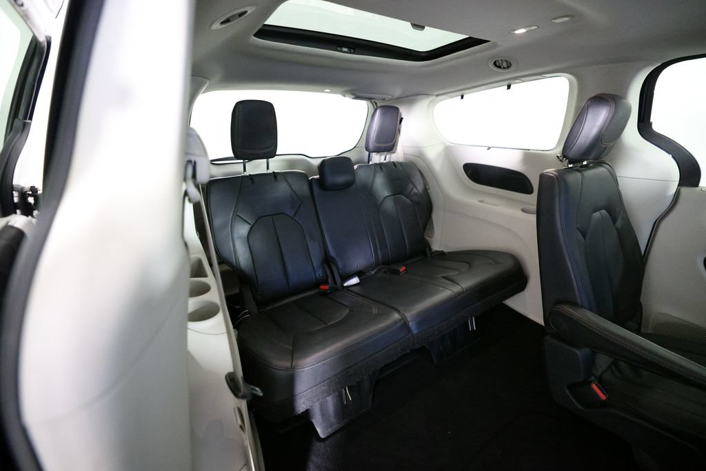 Used 2019 Chrysler Pacifica Touring-L Plus FWD image 13