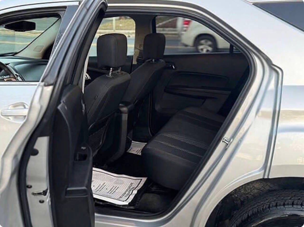 Used 2017 Chevrolet Equinox LT FWD image 9
