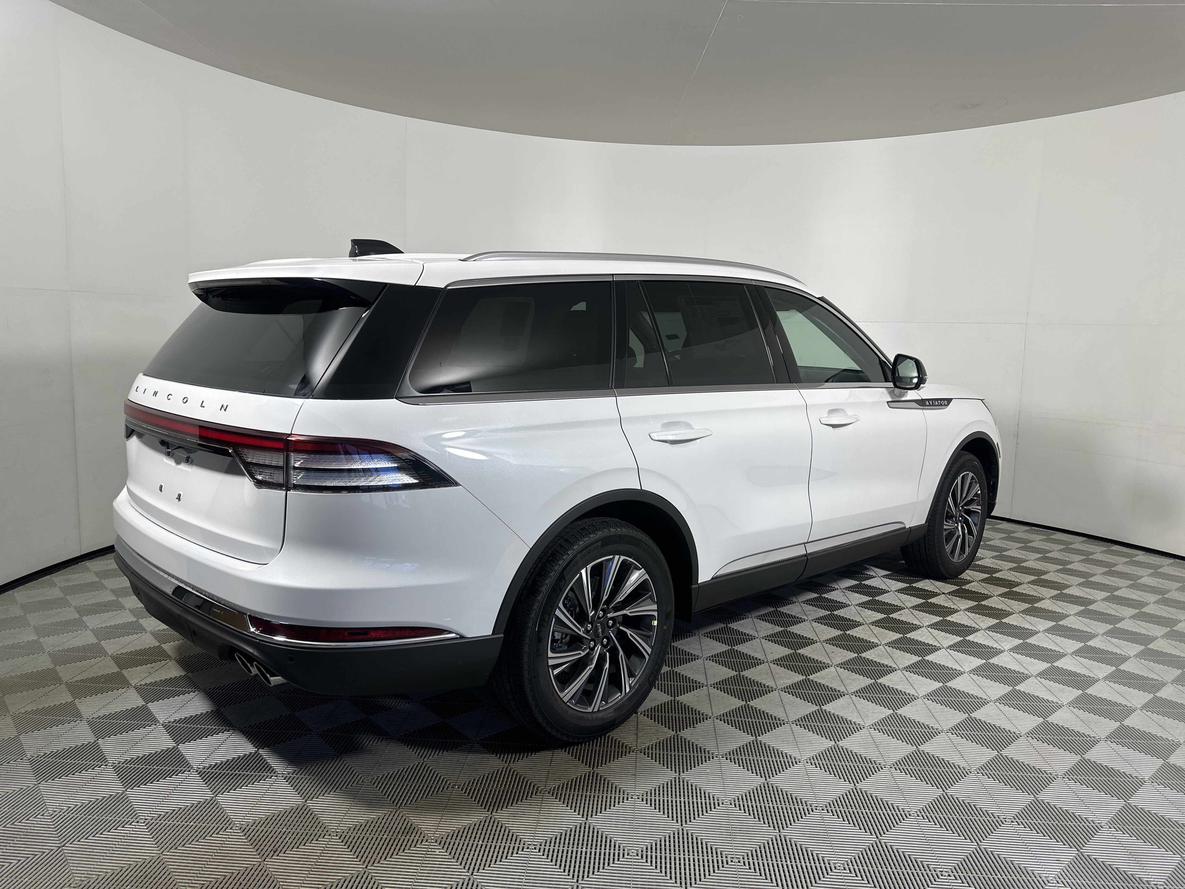 New 2025 Lincoln Aviator AWD image 7