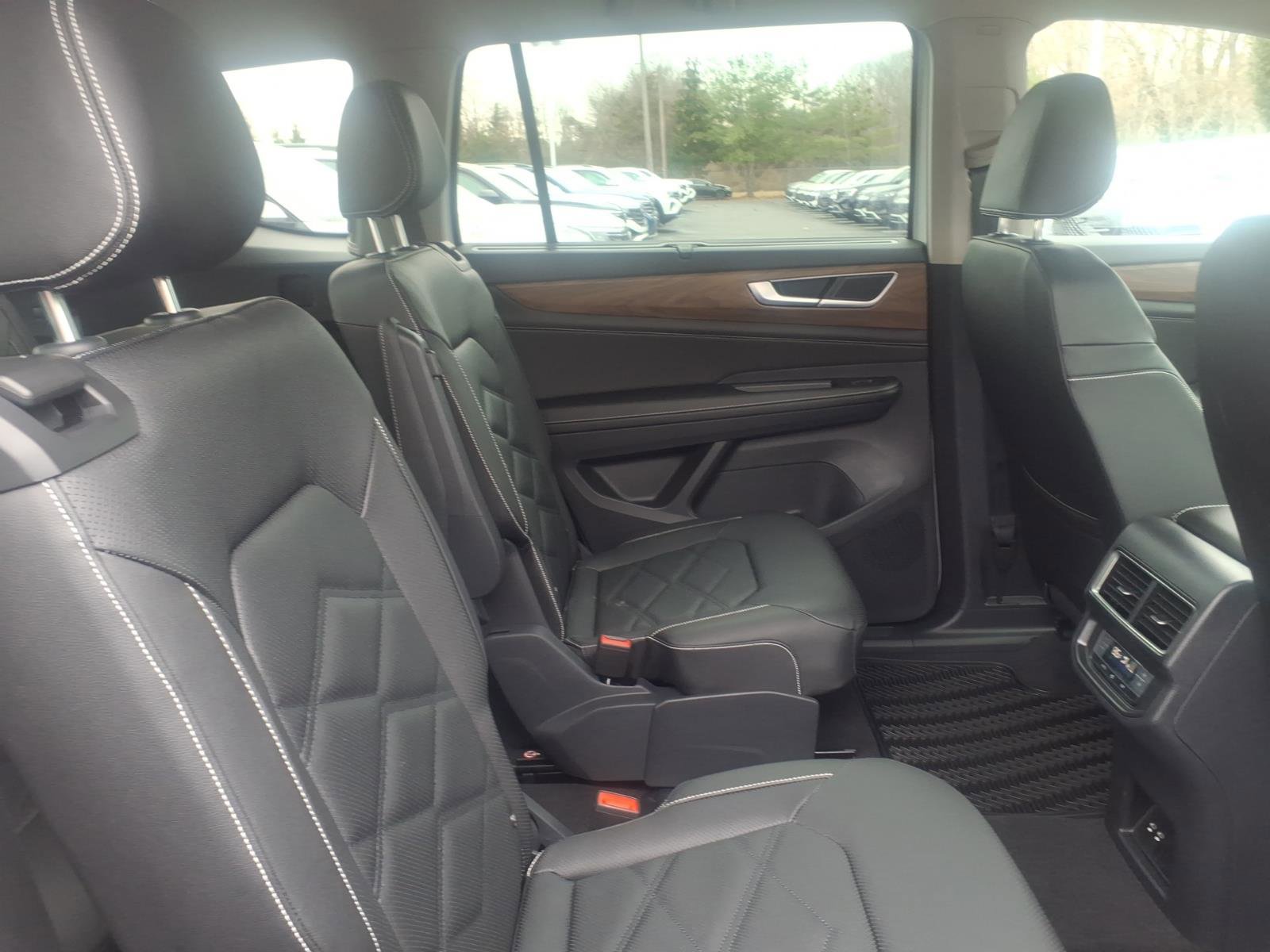 New 2026 Volkswagen Atlas SE image 7