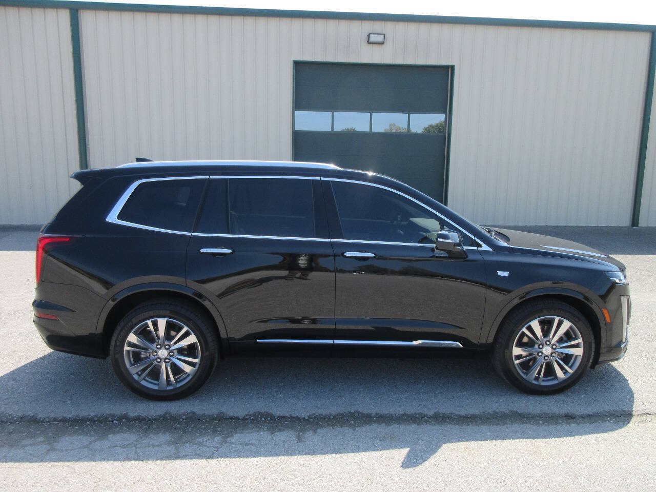 Used 2025 Cadillac XT6 Premium Luxury w/ Technology Package FWD image 7
