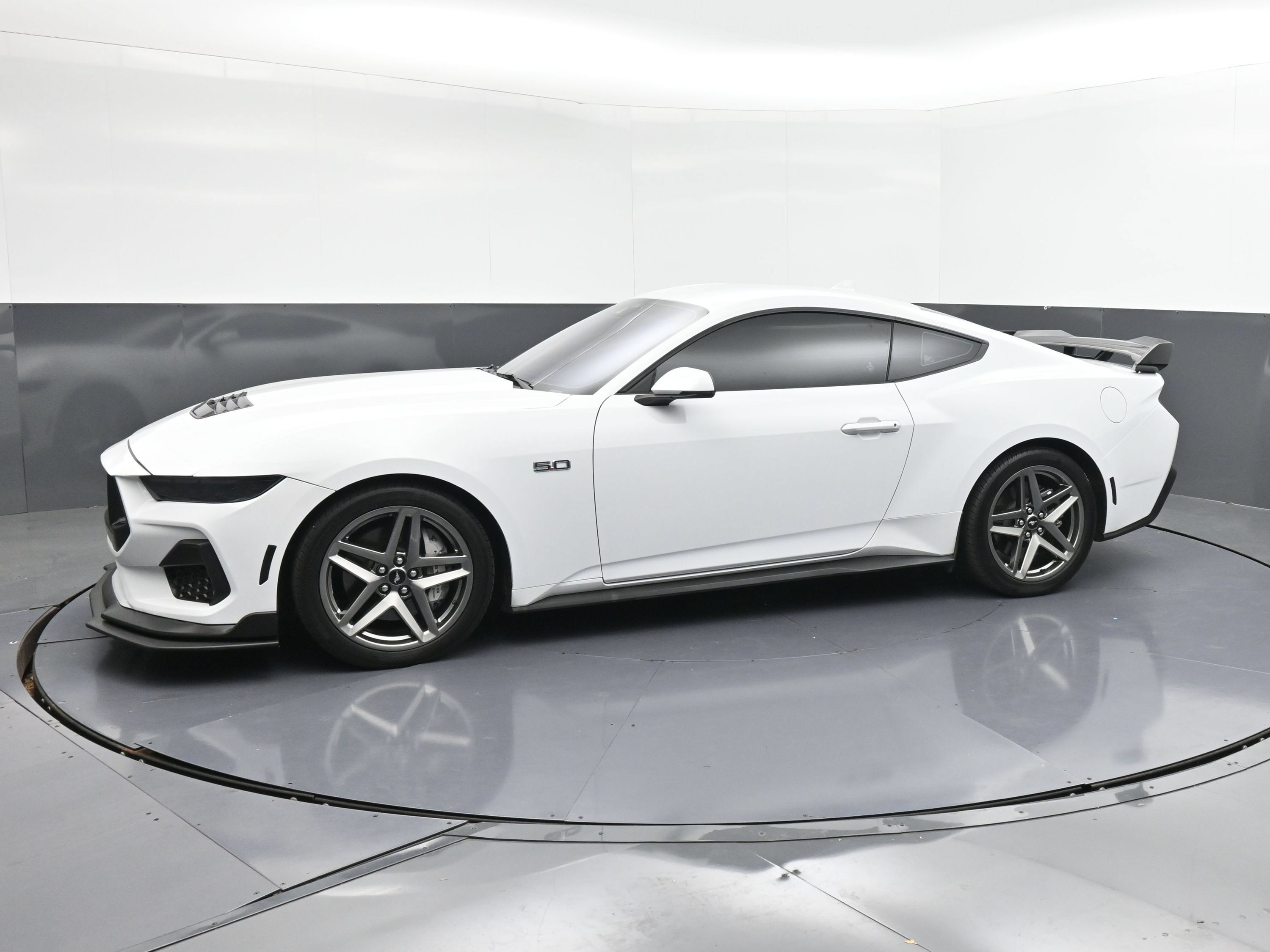 Used 2025 Ford Mustang GT Premium RWD image 5