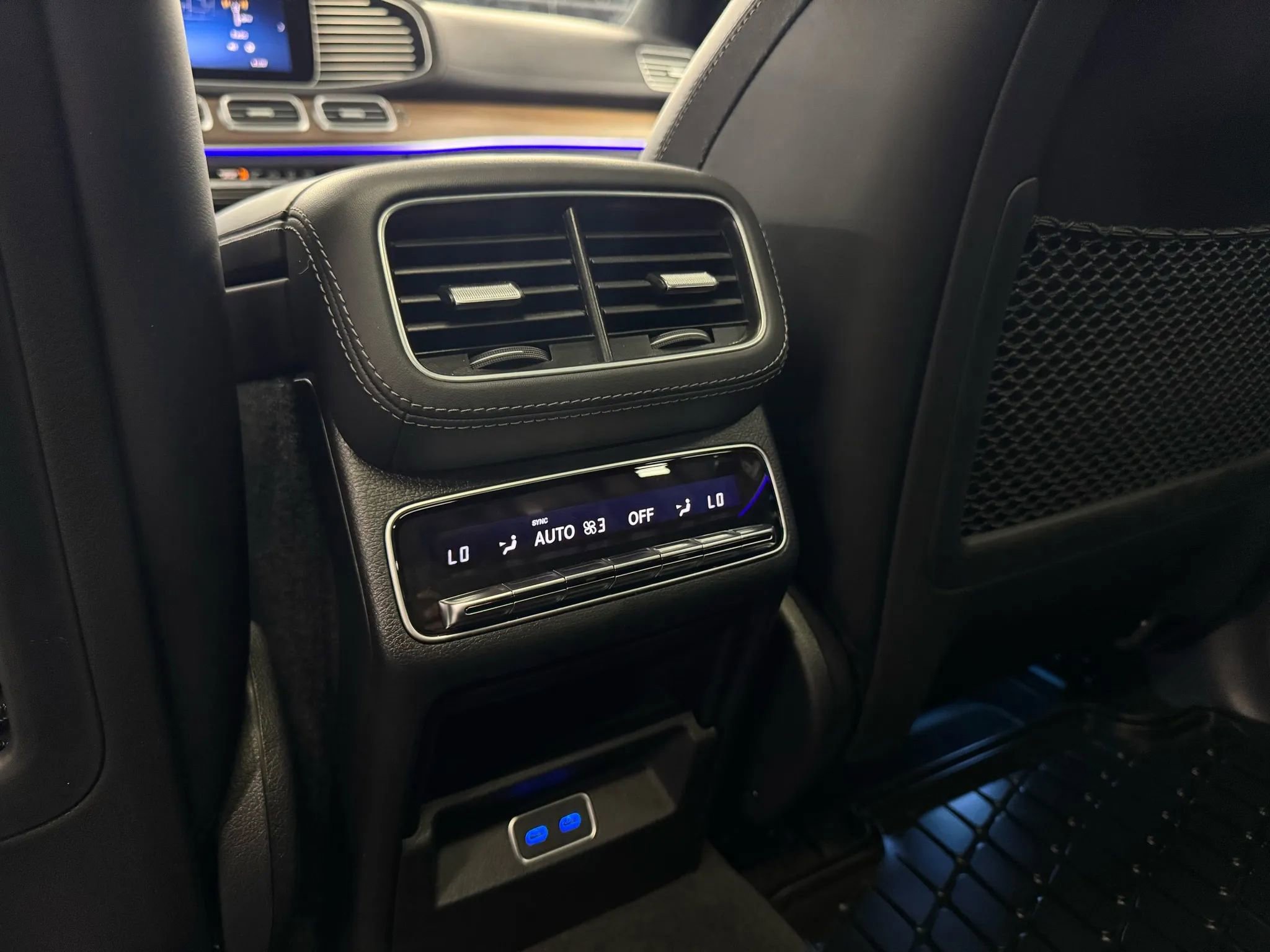 Used 2024 Mercedes-Benz GLS 63 AMG 4MATIC image 32