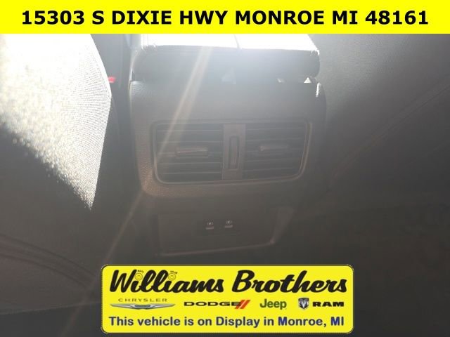 Used 2024 Nissan Rogue SV image 25