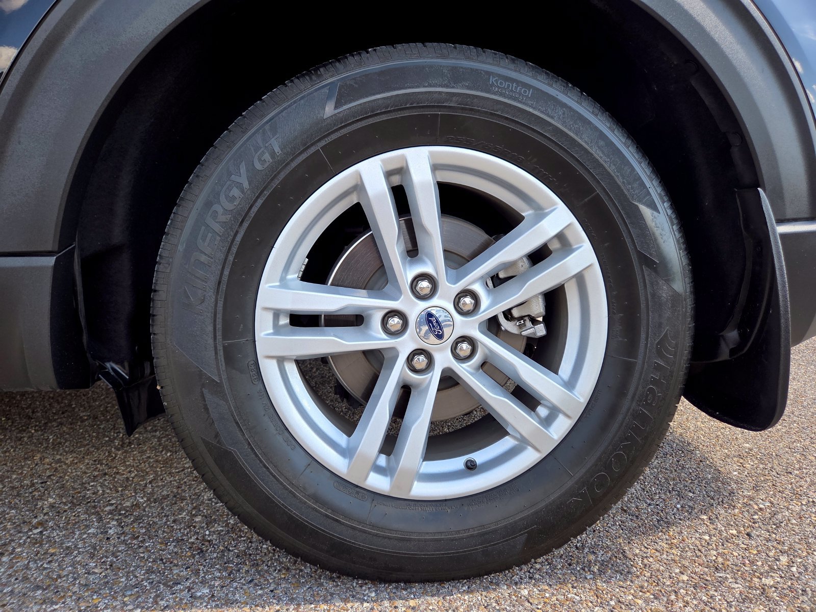 Used 2023 Ford Explorer XLT w/ Equipment Group 202A RWD image 9