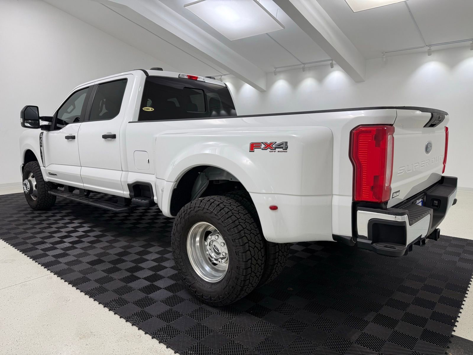 Used 2023 Ford F350 XL w/ FX4 Off-Road Package image 9