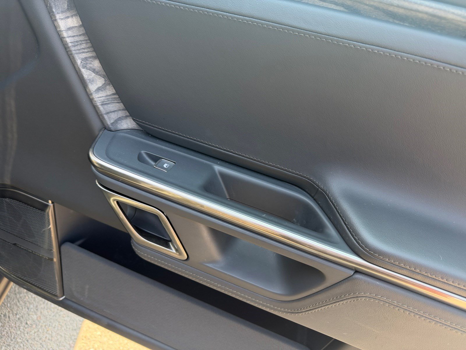 Used 2022 Rivian R1S Launch Edition AWD/4WD image 16