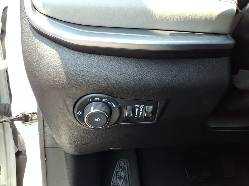 Used 2025 Jeep Compass Limited AWD/4WD image 32