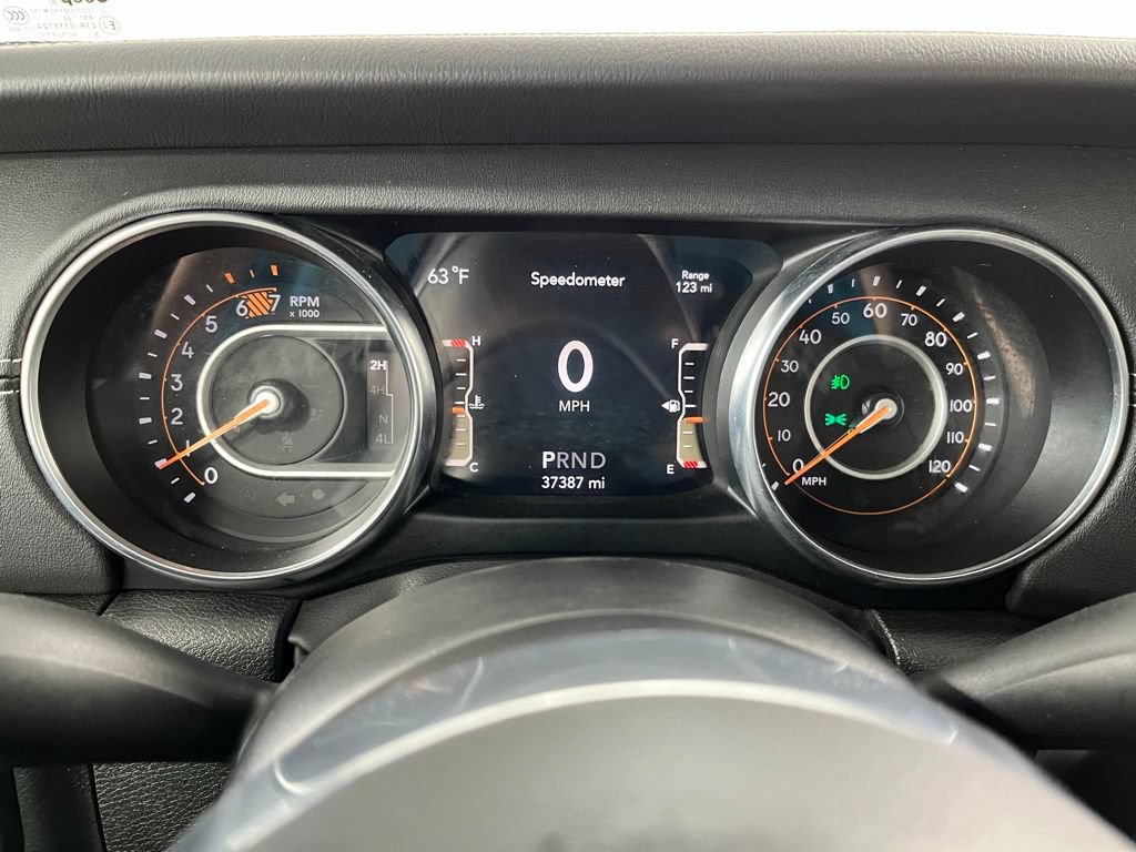 Used 2022 Jeep Wrangler Unlimited Sahara w/ Cold Weather Group AWD/4WD image 15
