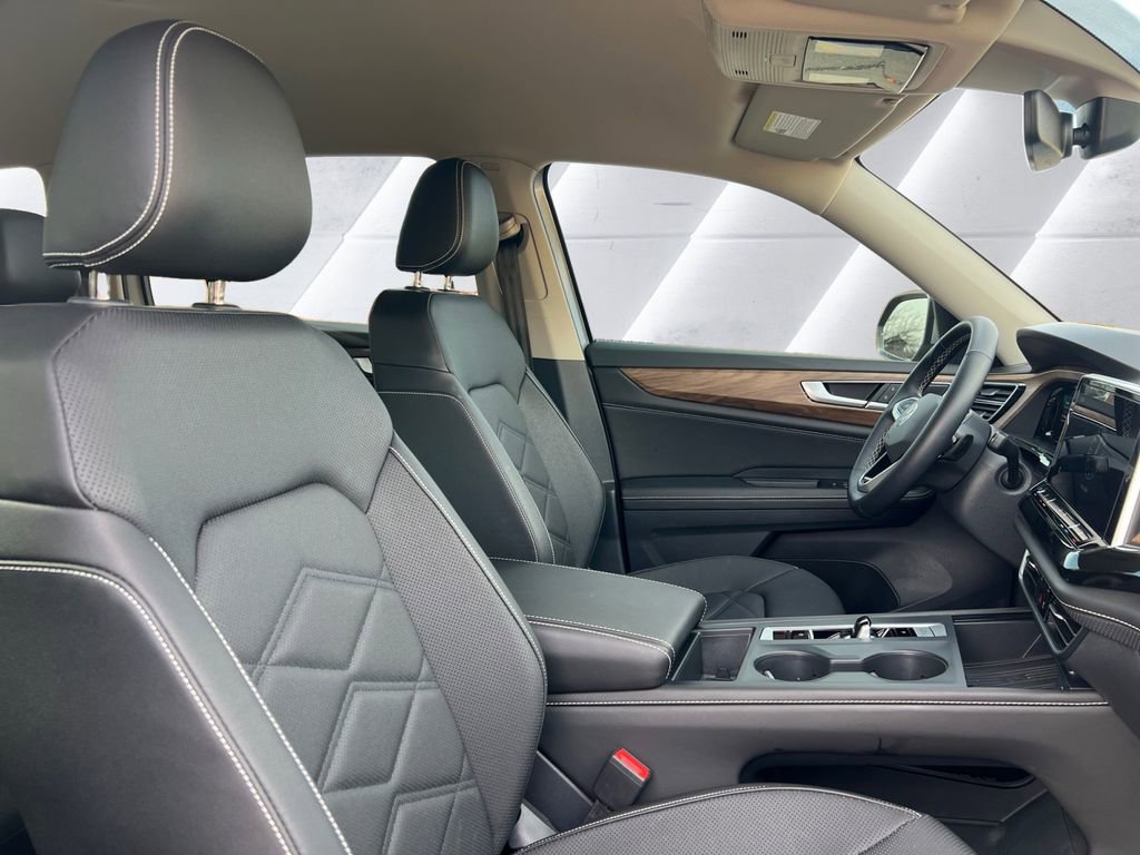 Used 2025 Volkswagen Atlas SE image 13