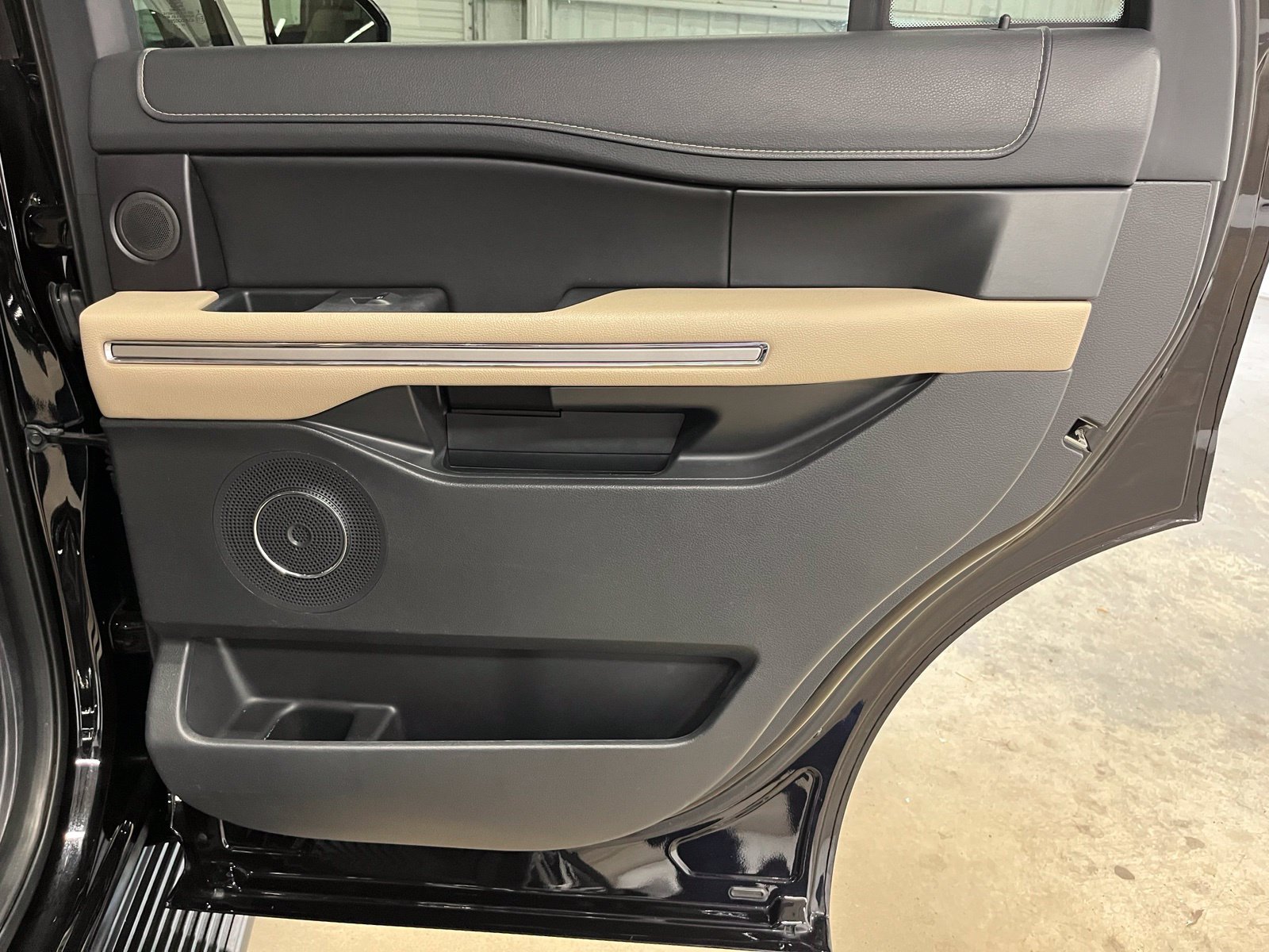 Used 2024 Ford Expedition Limited RWD image 19