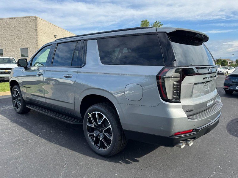 New 2026 Chevrolet Suburban RST w/ Comfort Package AWD/4WD image 5
