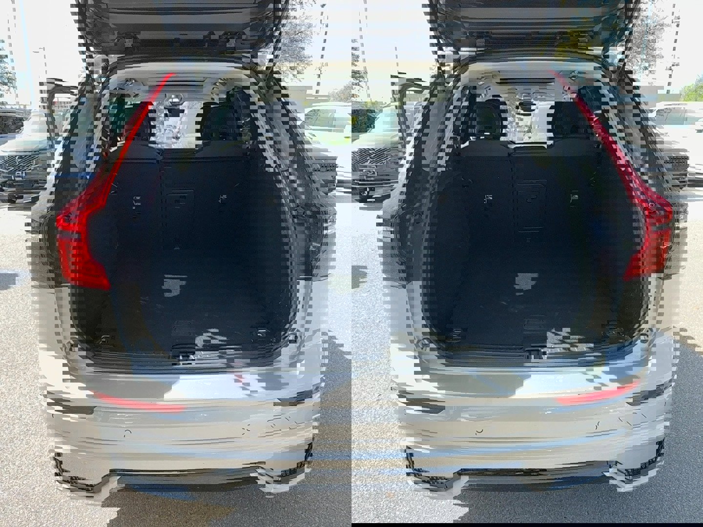 Used 2025 Volvo XC60 B5 Core image 22