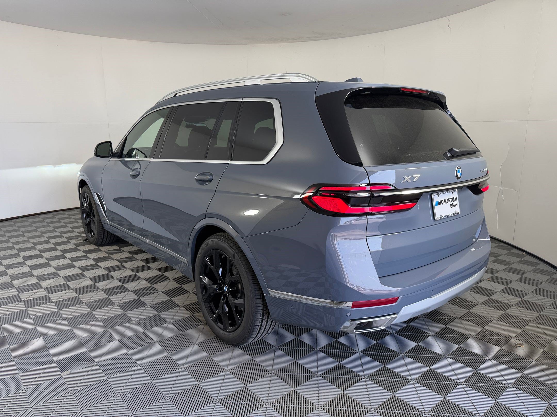 New 2027 BMW X7 xDrive40i w/ Premium Package AWD/4WD image 3