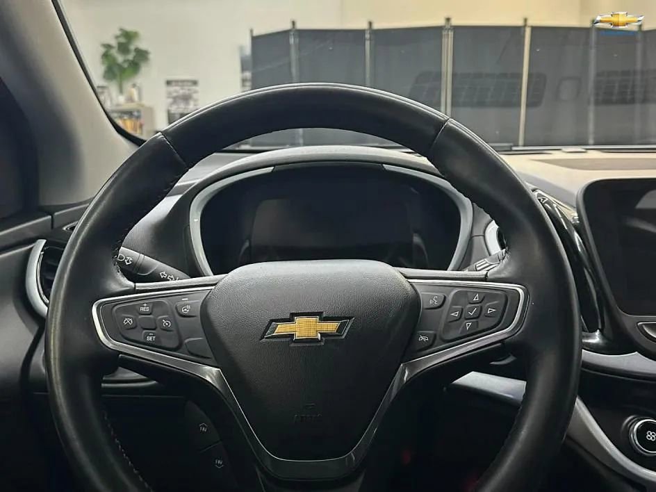 Used 2017 Chevrolet Volt LT w/ Comfort Package image 18