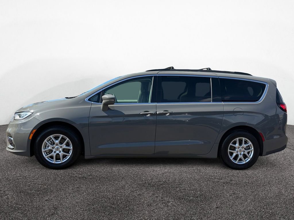 Used 2022 Chrysler Pacifica Touring-L image 2