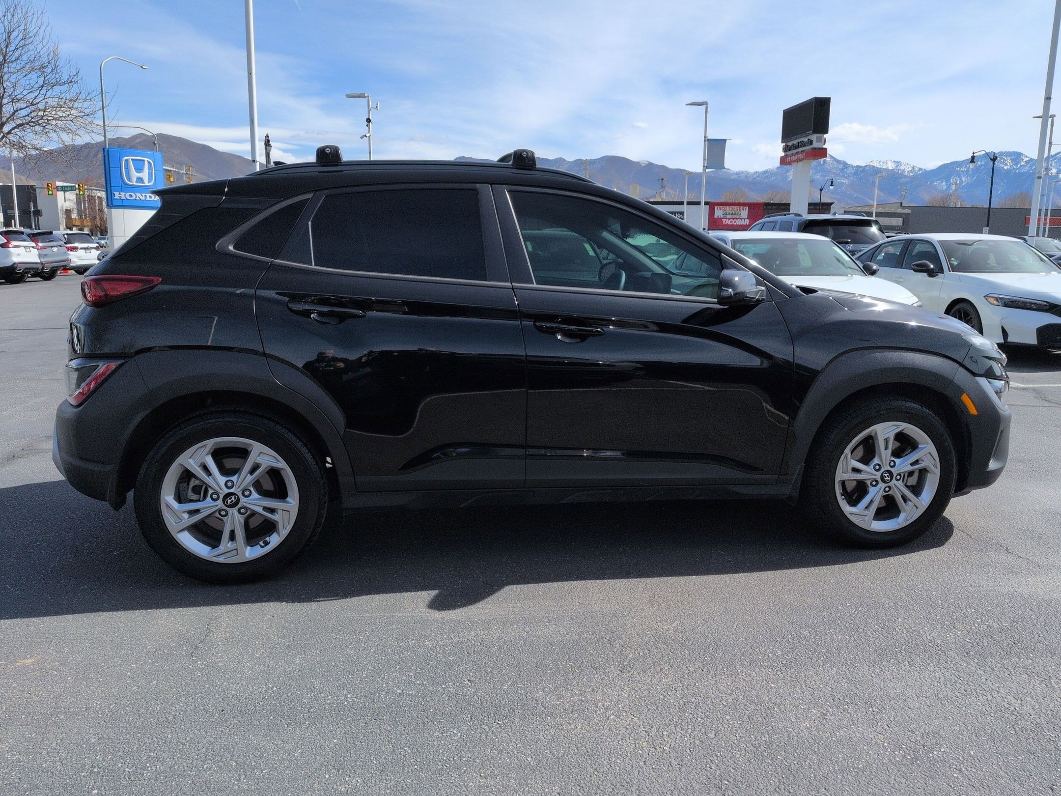 Used 2022 Hyundai Kona SEL w/ Convenience Package image 2