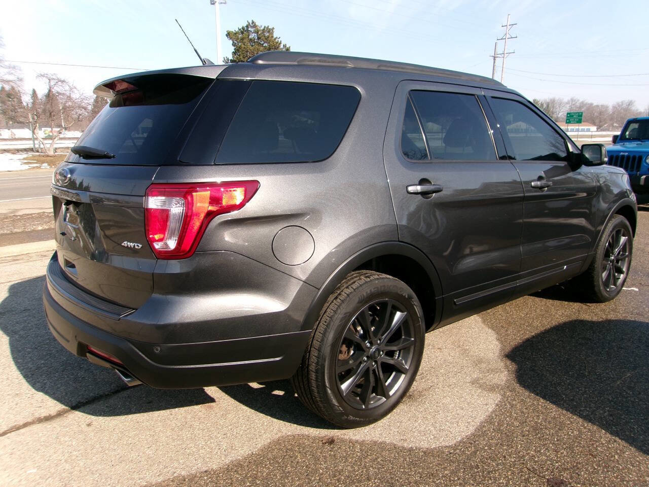 Used 2019 Ford Explorer XLT w/ Equipment Group 202A image 3