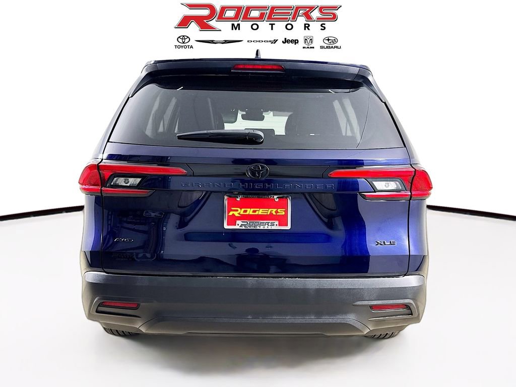 Certified 2024 Toyota Grand Highlander XLE image 12