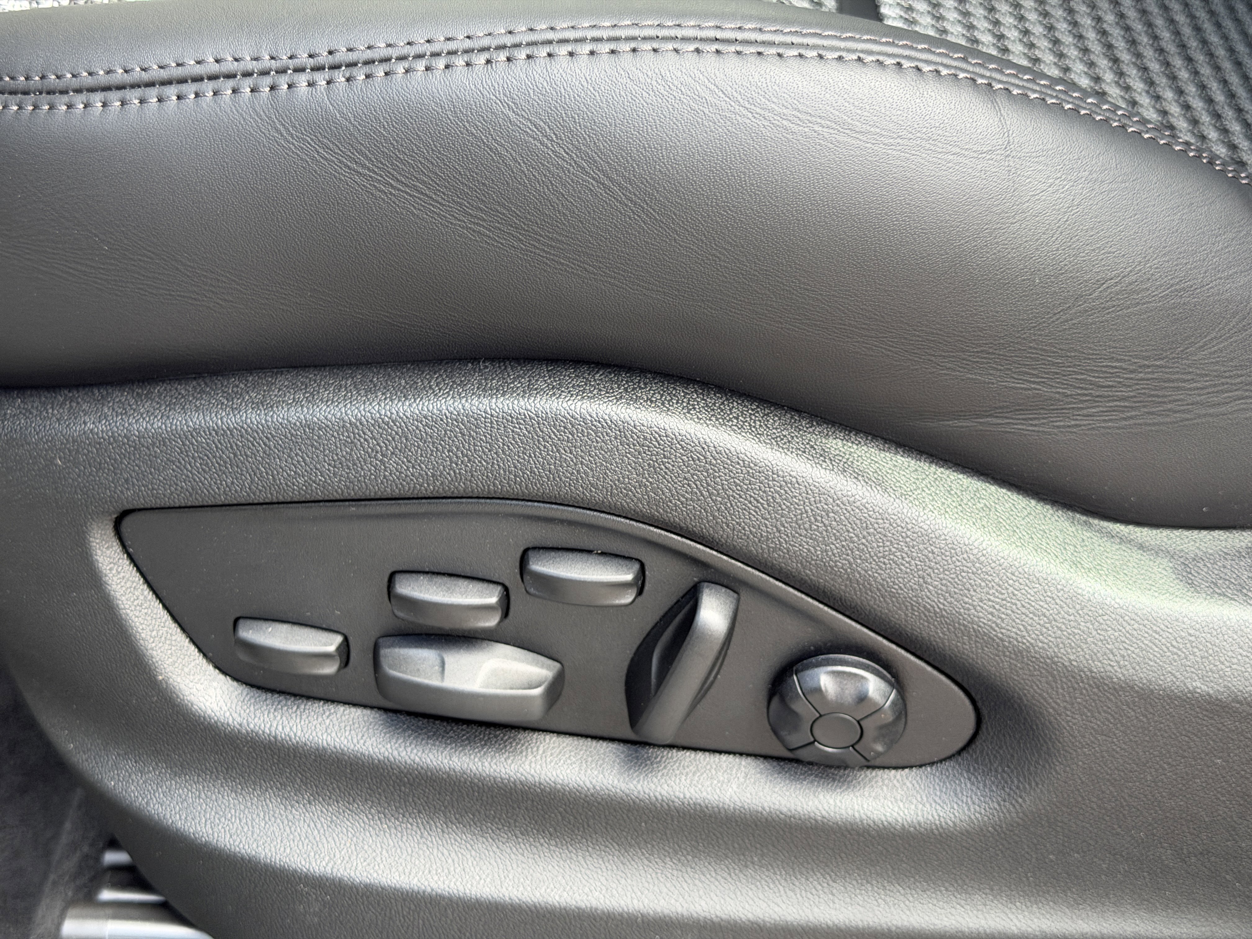 New 2026 Porsche Cayenne GTS image 26