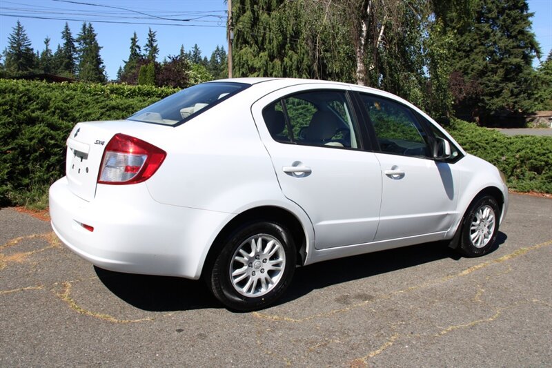 Used 2012 Suzuki SX4 LE FWD image 3