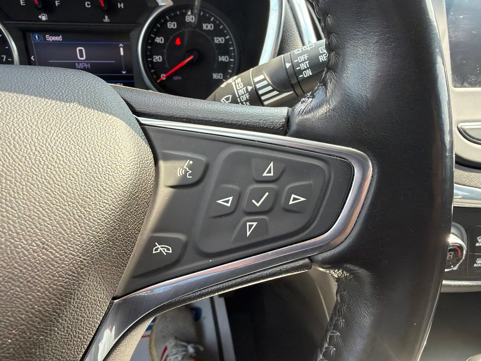 Used 2020 Chevrolet Equinox LT w/ Driver Convenience Package FWD image 18