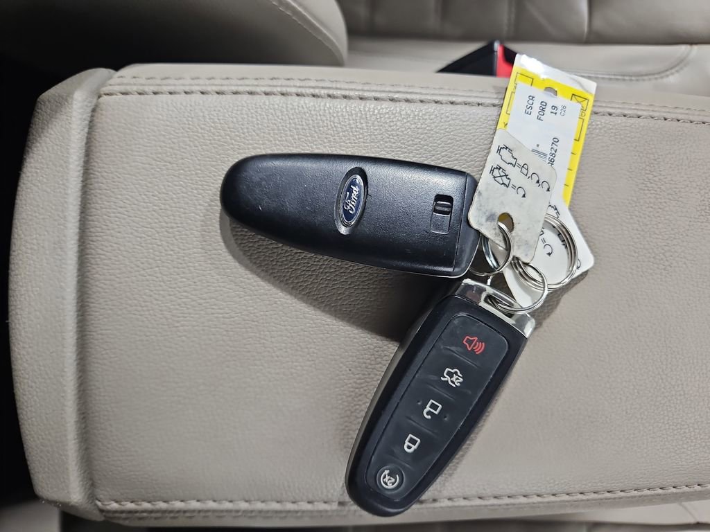 Used 2019 Ford Escape Titanium image 28