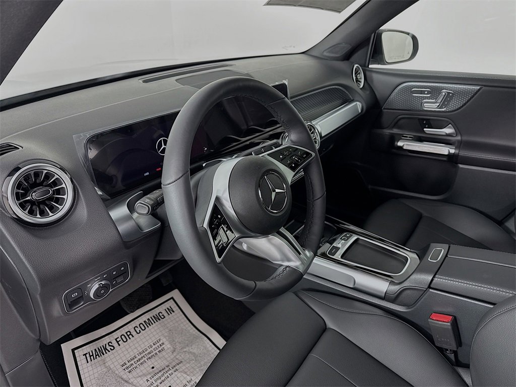 Used 2025 Mercedes-Benz GLB 250 4MATIC image 4
