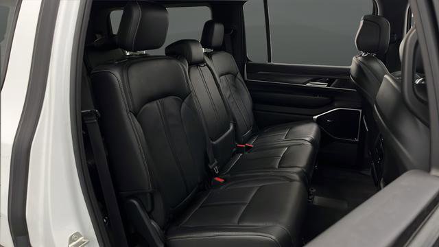 Used 2023 Jeep Wagoneer Series III w/ Premium Group I AWD/4WD image 26