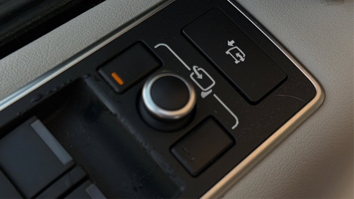 Used 2016 Land Rover Range Rover HSE image 45