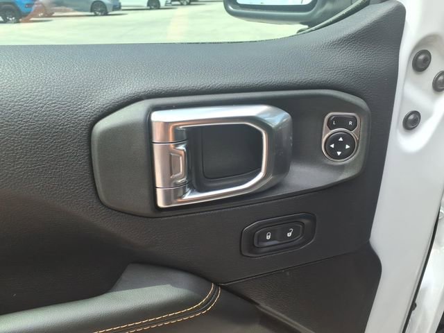 Used 2025 Jeep Wrangler Sahara image 14