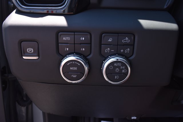 Used 2025 GMC Sierra 2500 AT4 w/ Technology Package AWD/4WD image 30