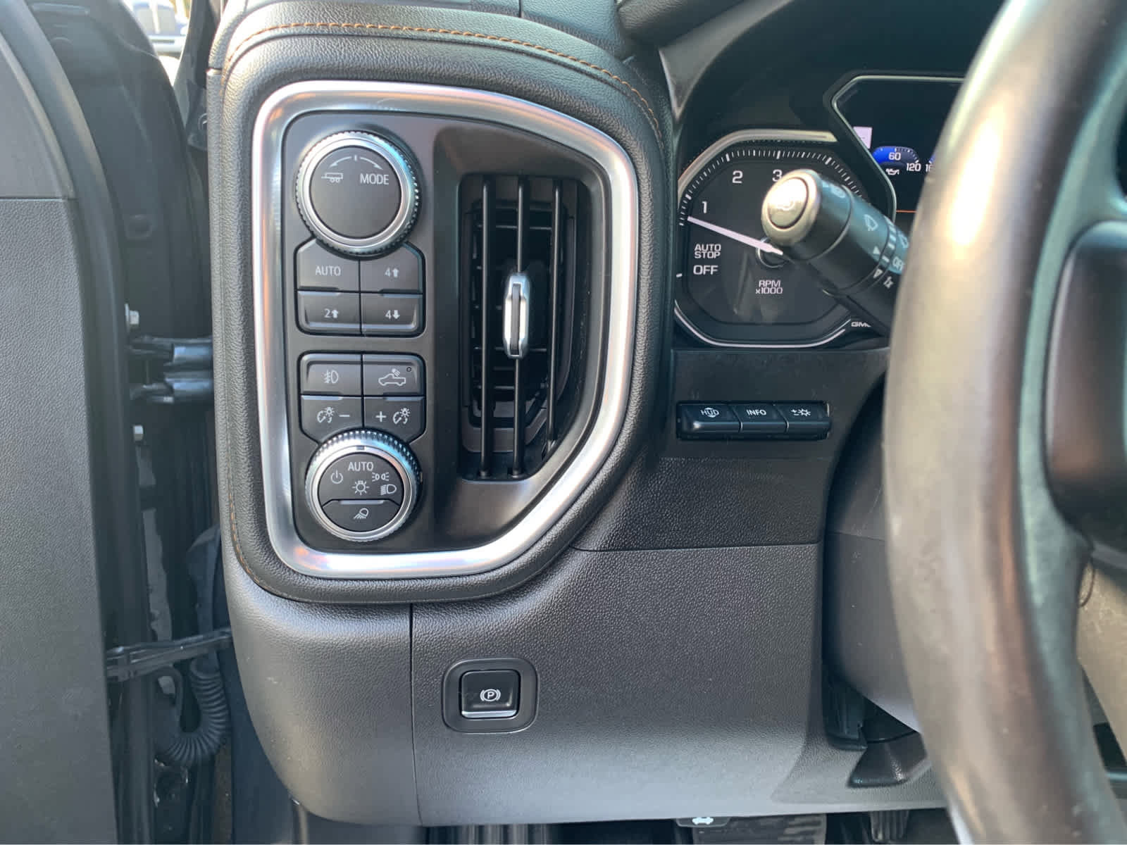 Used 2021 GMC Sierra 1500 AT4 w/ AT4 Premium Package image 12