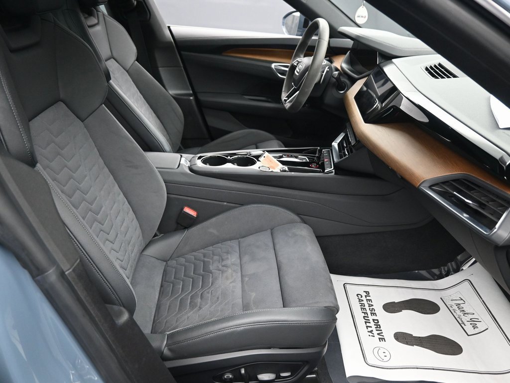 Used 2022 Audi e-tron GT Premium Plus image 35