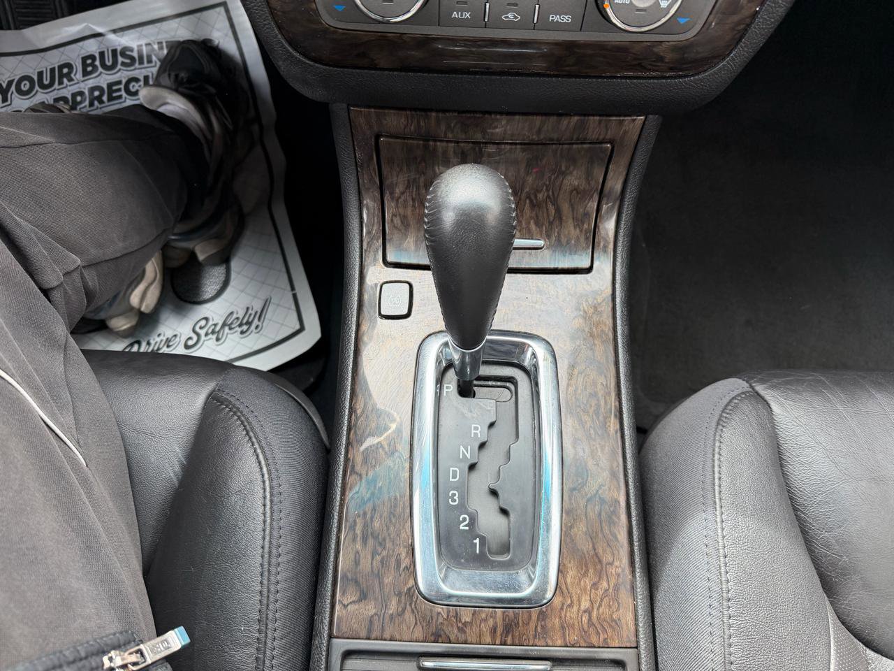Used 2010 Cadillac DTS Luxury image 24