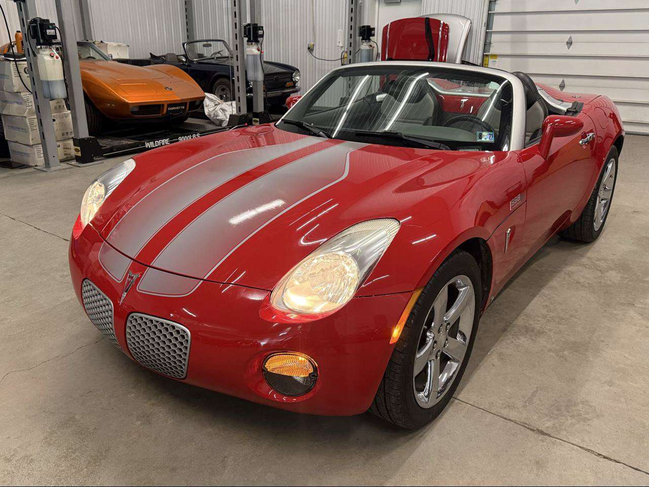 Used 2008 Pontiac Solstice Convertible w/ Premium Package RWD image 1