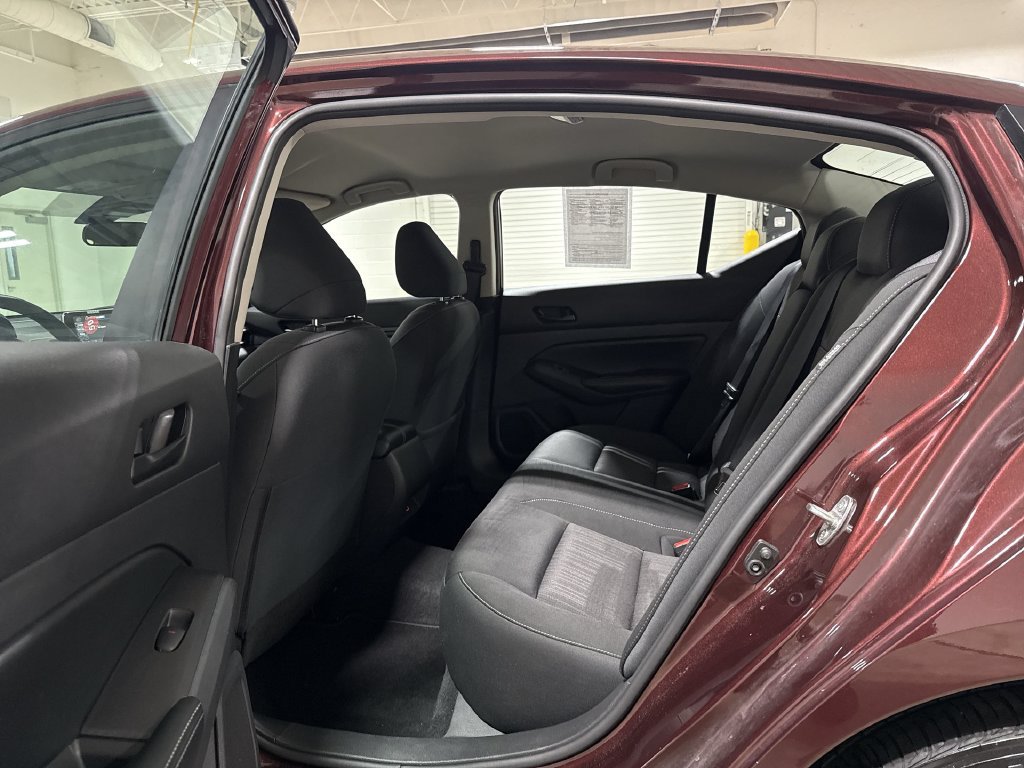 Used 2024 Nissan Altima 2.5 SV FWD image 22
