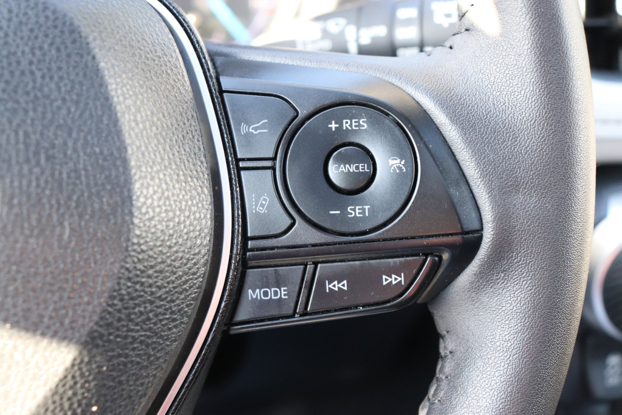 Used 2025 Toyota RAV4 XLE image 29