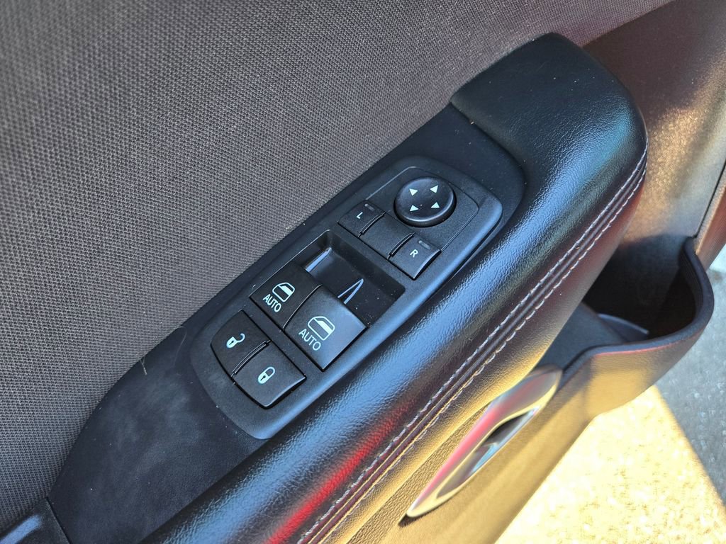 Used 2017 Dodge Challenger SXT image 21