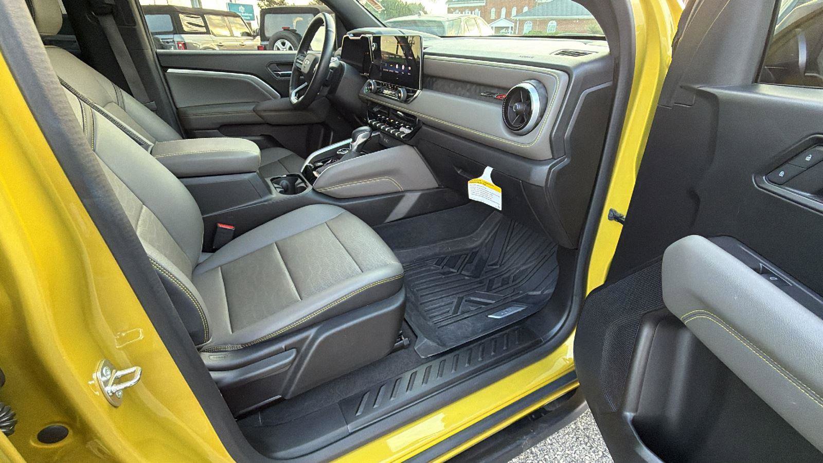 Used 2023 Chevrolet Colorado ZR2 w/ ZR2 Convenience Package III AWD/4WD image 16